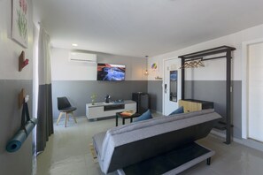 Suite estudio Premium, 1 cama King size y sofá cama | Ropa de cama de alta calidad, edredón y camas con pillow-top 