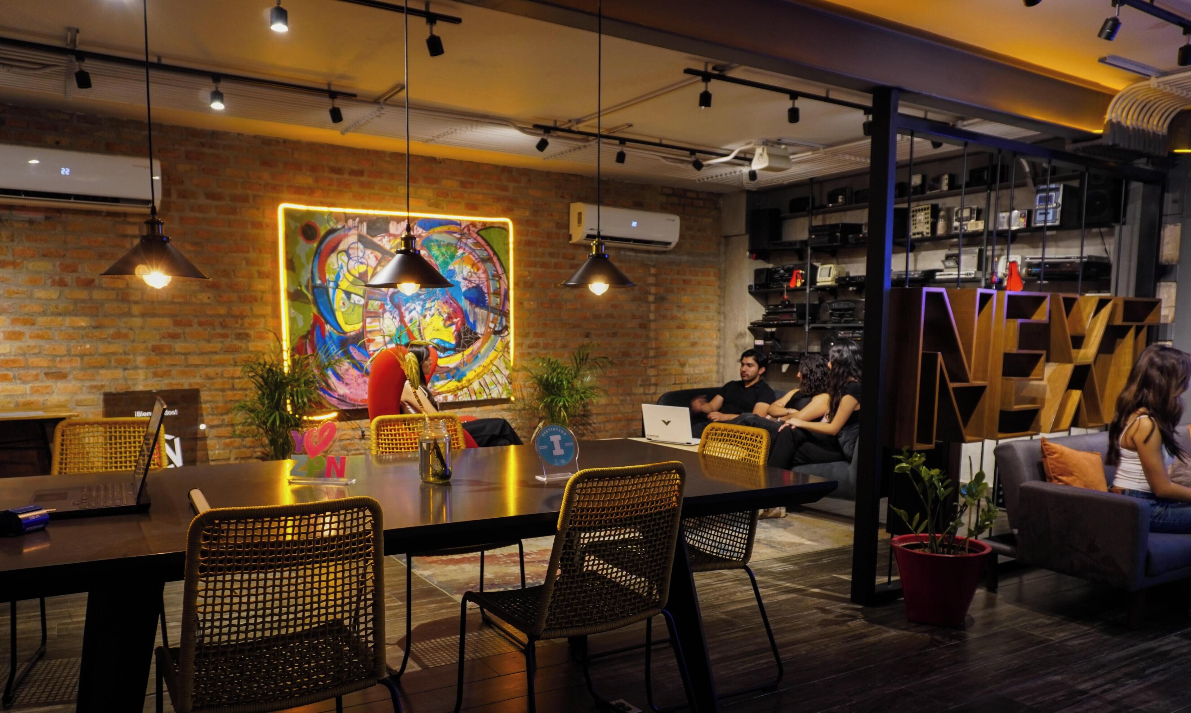 47-英寸智能电视（配备数码频道）、Netflix、流媒体服务