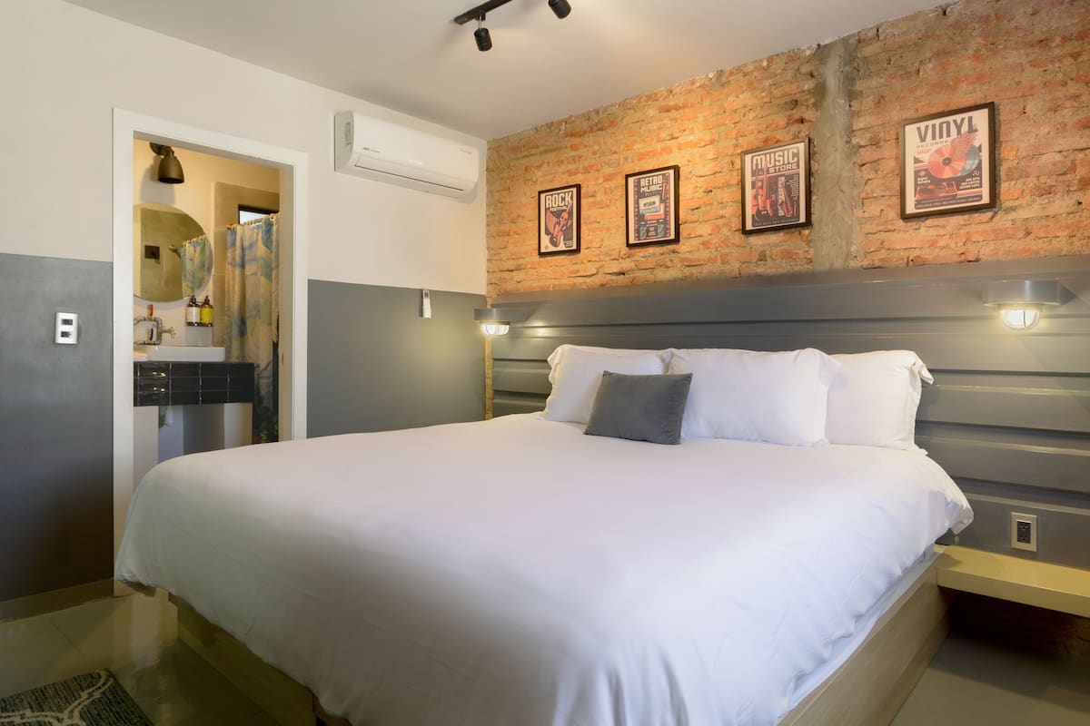 Comfort-Doppelzimmer | Hochwertige Bettwaren, Daunenbettdecken, Pillowtop-Betten, Schreibtisch