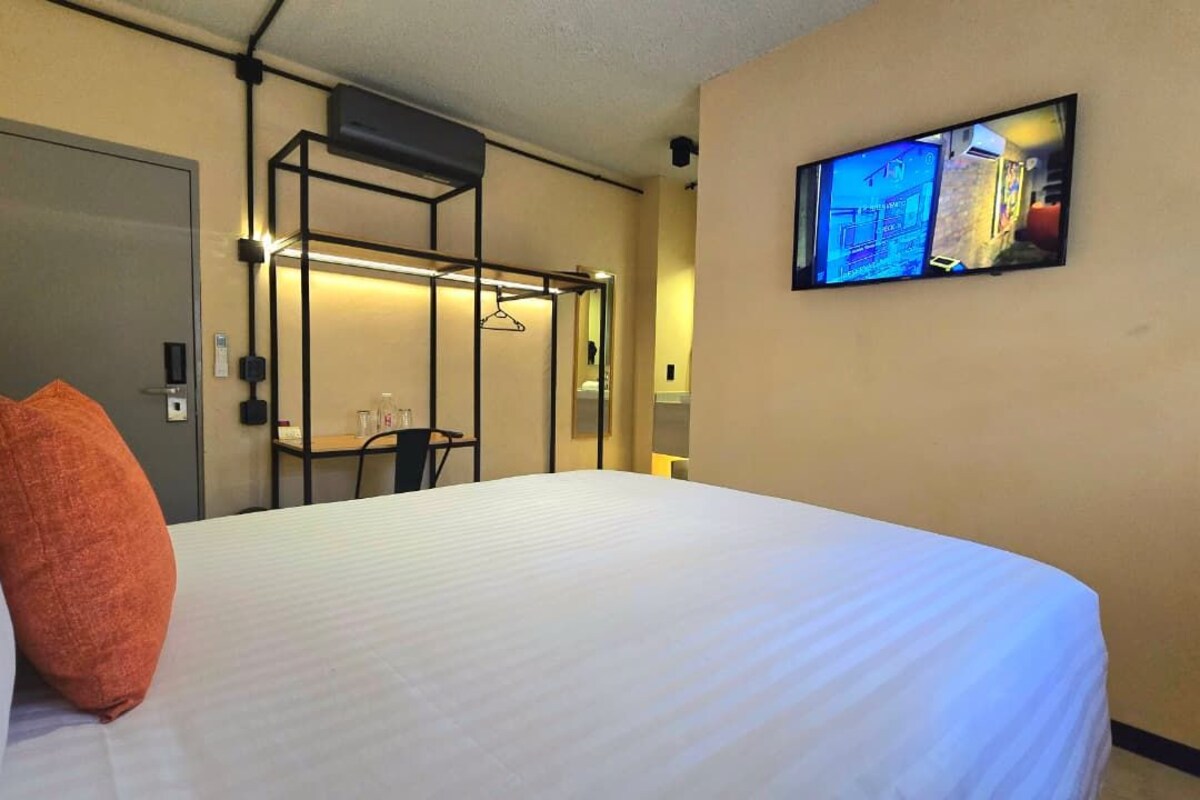 Comfort Double Room | Premium bedding, down comforters, pillowtop beds, desk