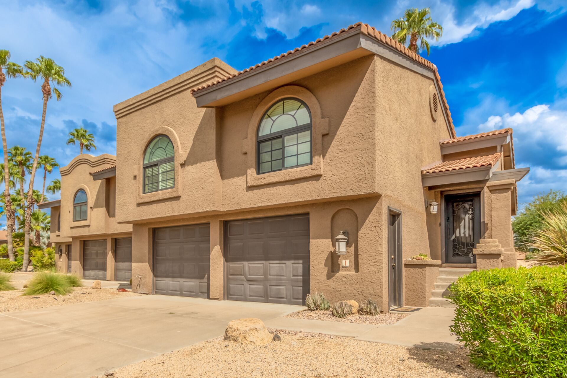 Hacienda luxury condo in desired adult community east of Phx, views