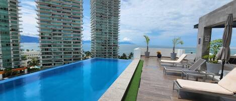 حمّام سباحة خارجي، حمّام سباحة مُدفَّأ