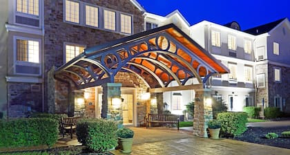 Studio | Free Breakfast Buffet. Outdoor Pool.