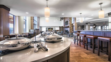 Dining. 1-Bedroom Suite w/ 2 Queen Beds, Marquette