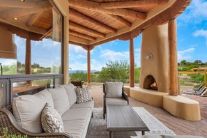 Terrace/patio - Bellas Catalina Oasis - Private Pool and Magnificent Mountain Views (Tucson)