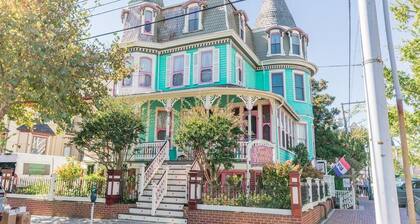 Jackson St. Penthouse Condo. Middle of Downtown.