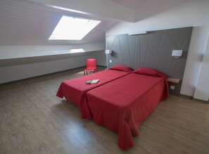 2 bedrooms, travel cot, free WiFi