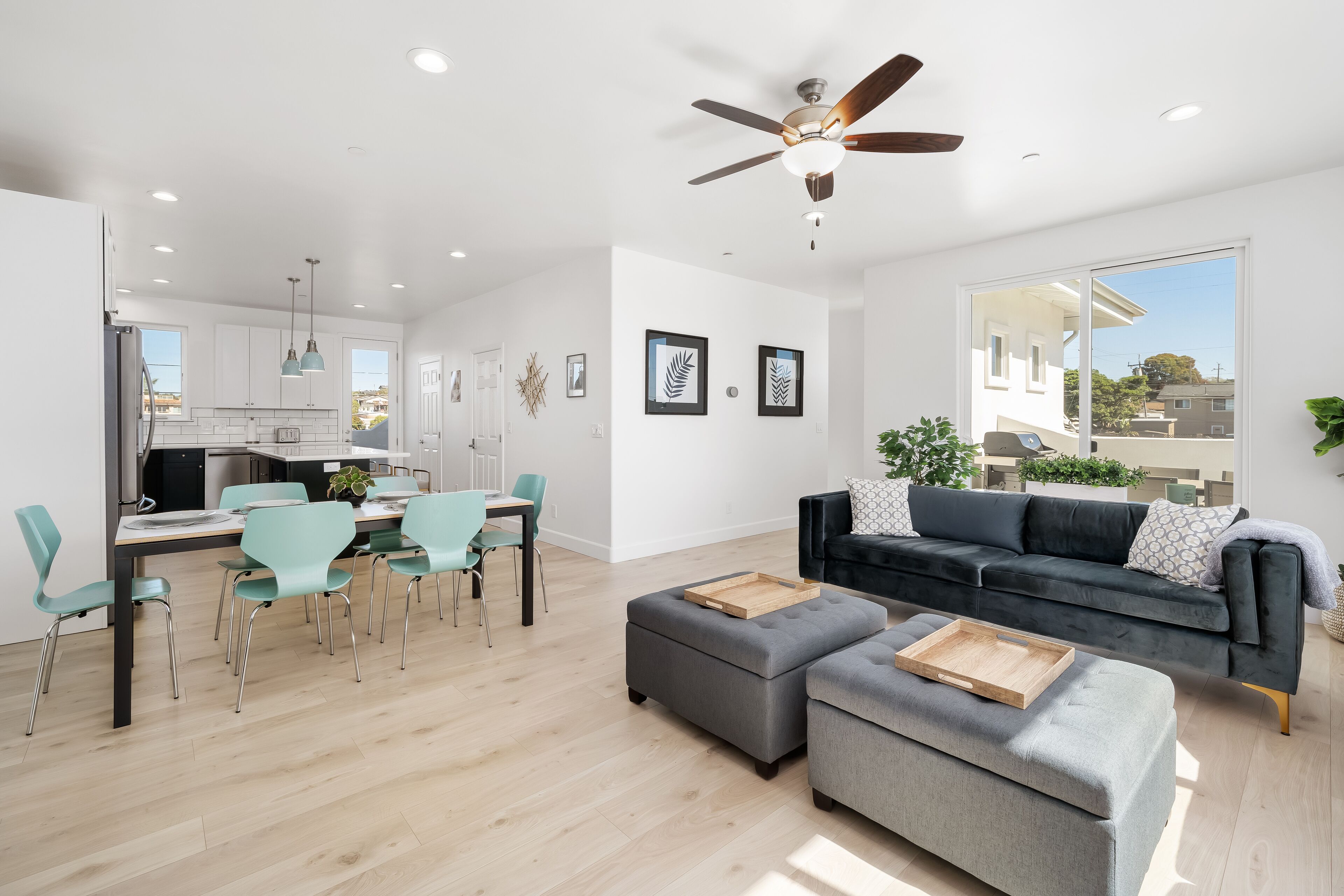 Smart TV, fireplace, stereo