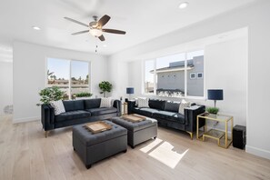 Smart-TV, Kamin, Stereoanlage