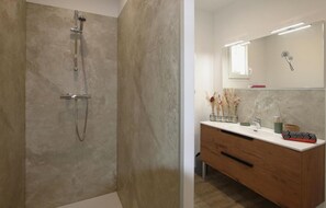 Douche, sèche-cheveux