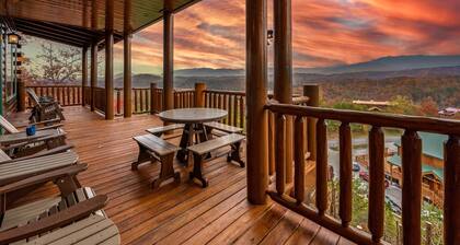 Awesome View Lodge - 11be/11ba - Large Groups - Hot Tubs - Game Room - Theatre
