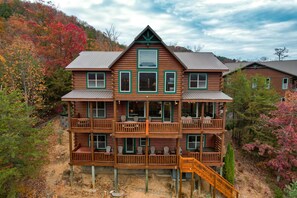 Exterior - Awesome View Lodge - 11be/11ba - Large Groups - Hot Tubs - Game Room - Theatre (Sevierville)