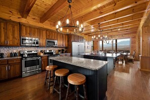 Fridge, microwave, oven, stovetop - Awesome View Lodge - 11be/11ba - Large Groups - Hot Tubs - Game Room - Theatre (Sevierville)