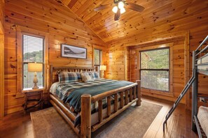 11 bedrooms, free WiFi, bed sheets - Awesome View Lodge - 11be/11ba - Large Groups - Hot Tubs - Game Room - Theatre (Sevierville)