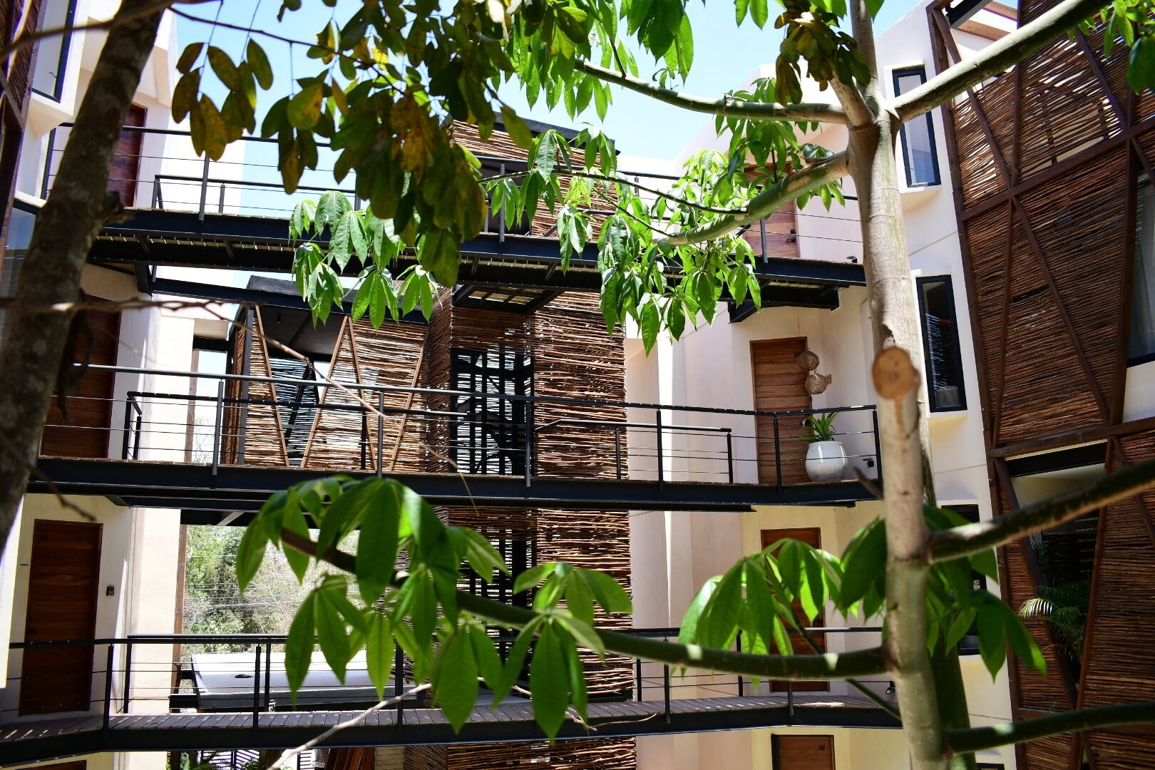 المنطقة المحيطة بالمنشأة