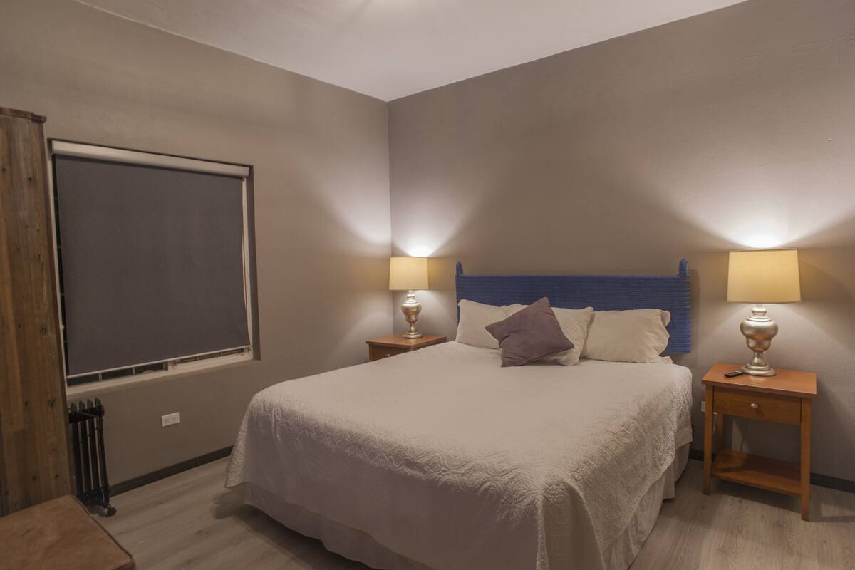 Deluxe Studio | Iron/ironing board, WiFi (free), bed sheets