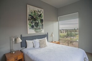 Deluxe Room, 1 Bedroom, Vineyard View | Iron/ironing board, free WiFi, bed sheets - Valenza Hotel Boutique (Valle de Guadalupe)