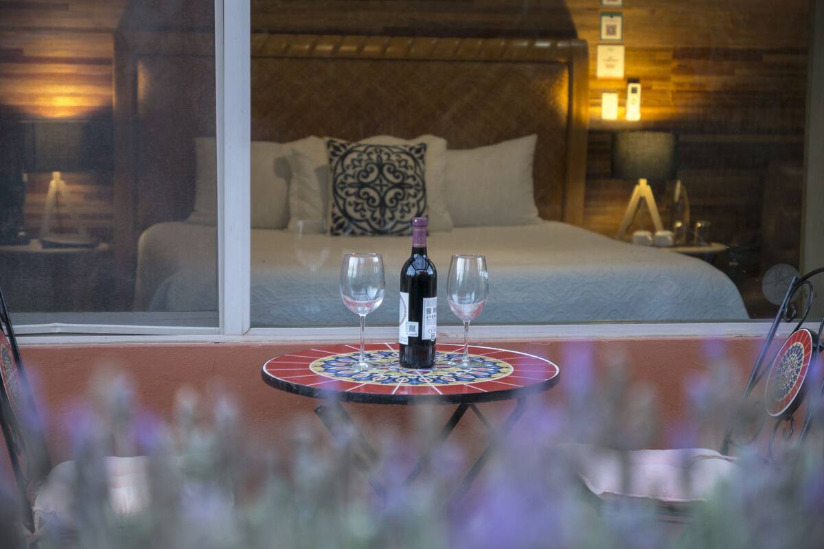 Comfort Room | 1 bedroom, iron/ironing board, free WiFi, bed sheets