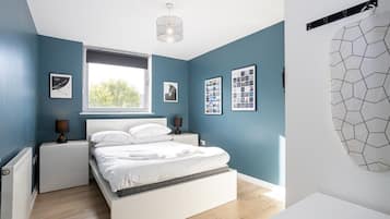 3 bedrooms, desk, iron/ironing board, Internet