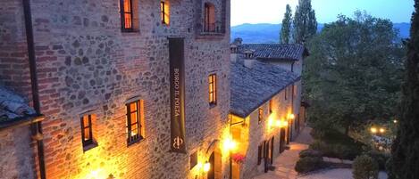 المنشأة من الخارج