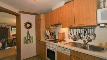 Mikrowelle, Ofen, Geschirrspüler, Toaster