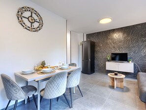 Dining - Lovely apartment for 5 people with pool, WIFI, A/C, TV and terrace (Labin)
