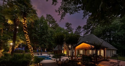 Poolside Farm Serenity: Group Perfect, Cozy Gazebo