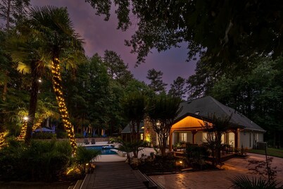 Spacious 4BR Estate w/ Movie Room & Fire Pit