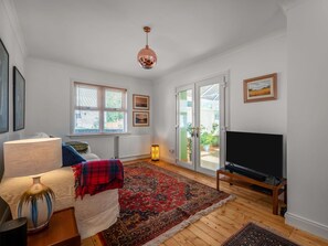 TV - Stunning private villa for 2 people with WIFI, TV and patio (Inverness)