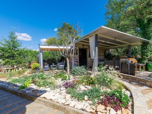 Terrace/patio - Beautiful private villa for 8 guests with private pool, WIFI, A/C, TV, terrace and pets allowed (Pazin)