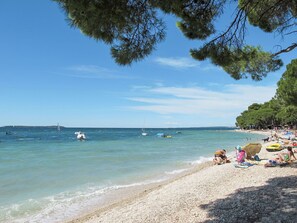 Beach - Beautiful private villa for 8 people with WIFI, A/C, private pool, TV, terrace and pets allowed (Pazin)