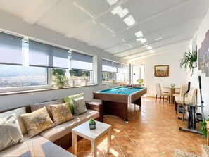 Games room - Beautiful private villa for 8 guests with private pool, WIFI, A/C, TV, terrace and pets allowed (Pazin)