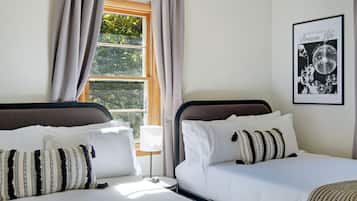 2 bedrooms, desk, free WiFi, bed sheets