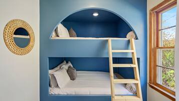 2 bedrooms, desk, free WiFi, bed sheets