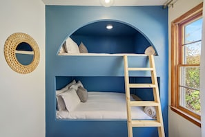 2 bedrooms, desk, free WiFi, bed sheets
