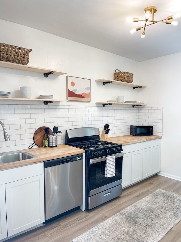 冰箱、微波炉、烤箱、炉灶