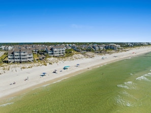 Beach nearby, sun loungers, beach towels