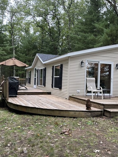 Cottage on Big Star Lake with pontoon rental available!  2 bedroom sleeps 6