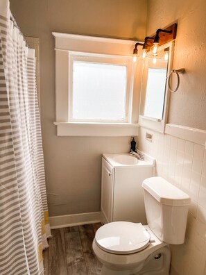 Combined shower/bathtub, hair dryer, towels, soap