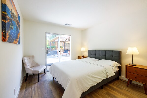 3 bedrooms, in-room safe, desk, iron/ironing board