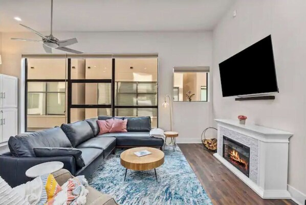 Smart TV, fireplace, books, smart speakers