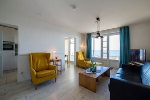 TV, DVD player, stereo - Nordland Appartments - Apartment Seeland - Directly by the sea, you can't get any closer! (Wyk auf Föhr)
