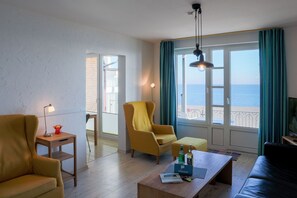 Televisión, reproductor de DVD, estéreo