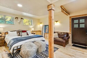 4 bedrooms, iron/ironing board, travel cot, WiFi