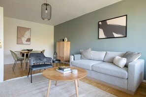 TV, stereo - Premium Mitte 1BR nr Checkpoint Charlie, by Blueground (Berlin)