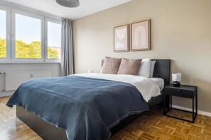 1 bedroom, iron/ironing board, WiFi, bed sheets - Premium Mitte 1BR nr Checkpoint Charlie, by Blueground (Berlin)