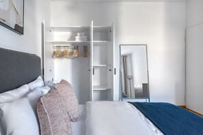 2 slaapkamers, een strijkplank/strijkijzer, wifi, beddengoed