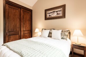 3 habitaciones, tabla de planchar con plancha, wifi y ropa de cama 