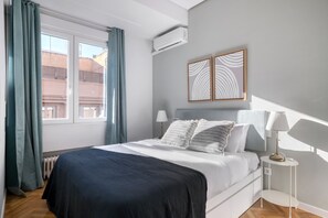 1 slaapkamer, een strijkplank/strijkijzer, wifi, beddengoed