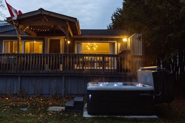 Outdoor spa tub
